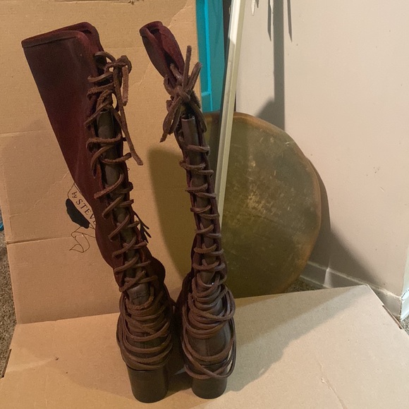 Free bird knee boots with heel - Picture 5 of 9